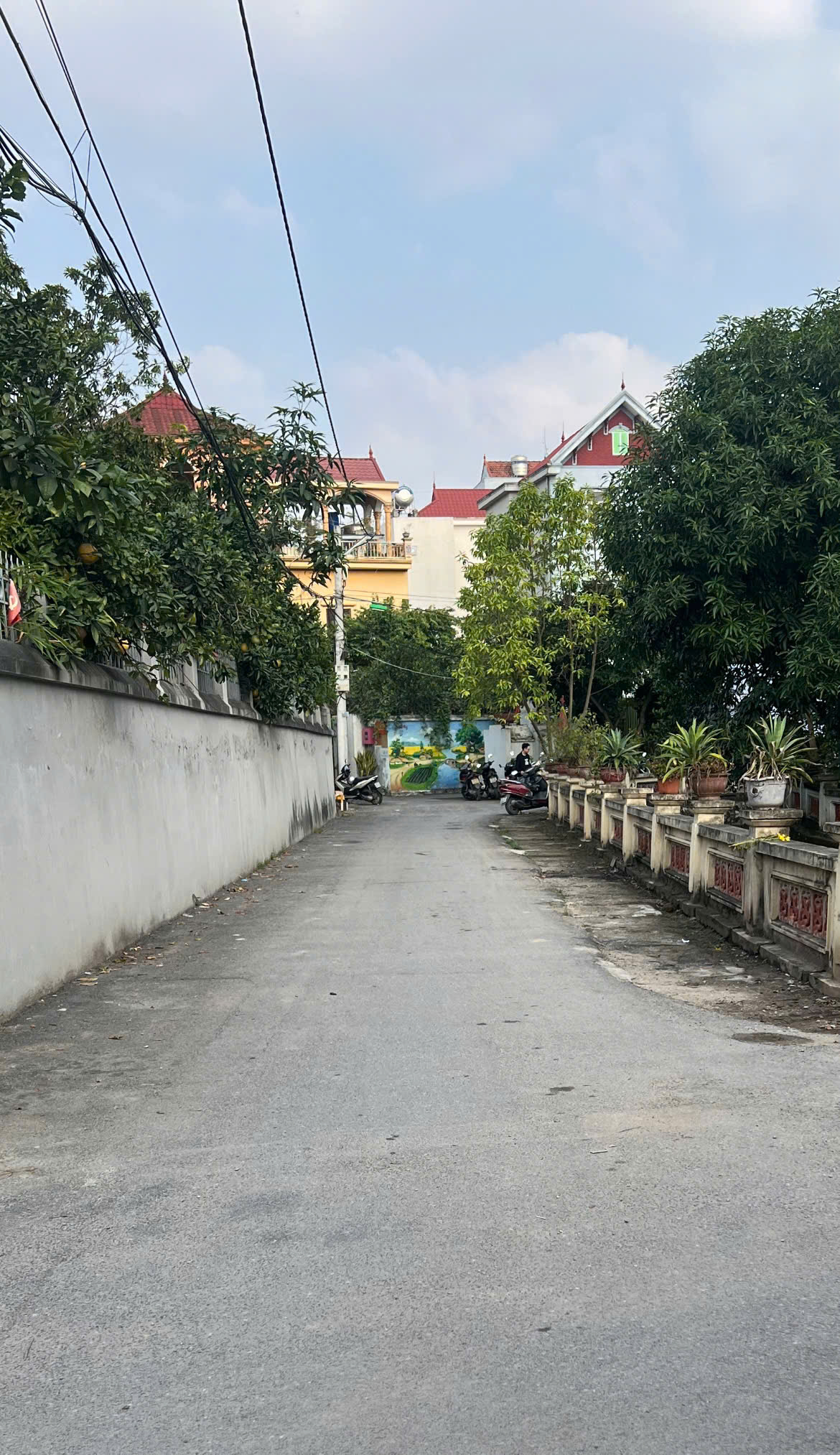 BÁN ĐẤT TẶNG NHÀ - THƯỢNG CÁT – MẶT NGÕ, THÔNG  Ô TÔ 7 CHỖ QUA NHÀ.